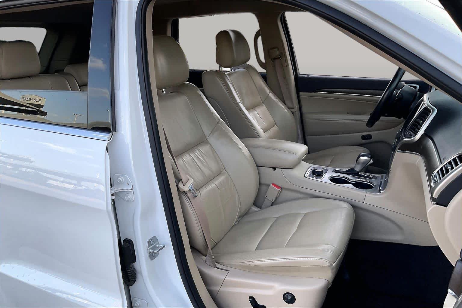 Used 2016 Bright White Clearcoat Jeep Limited image 8