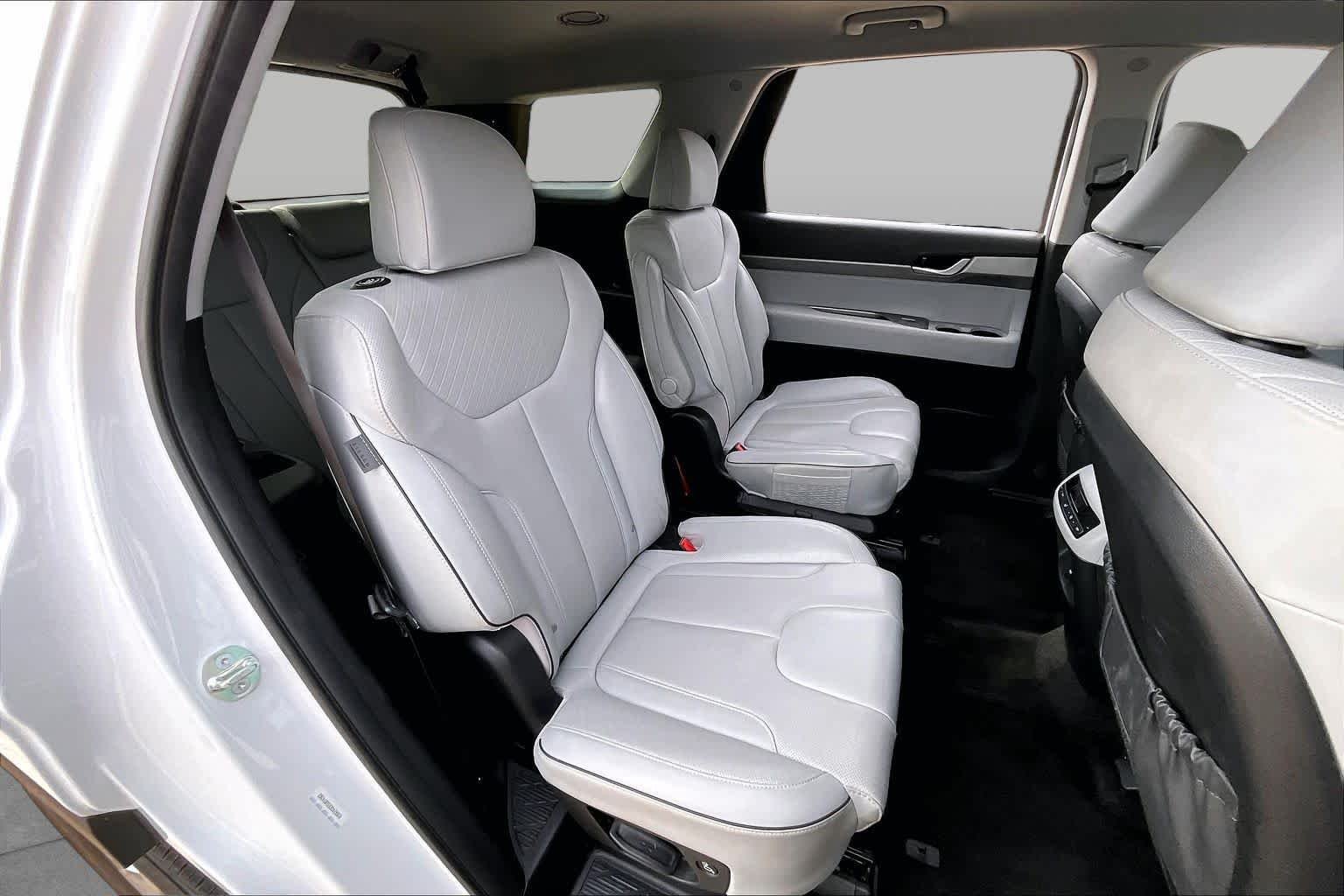 Used 2025 Hyper White Hyundai SEL image 18