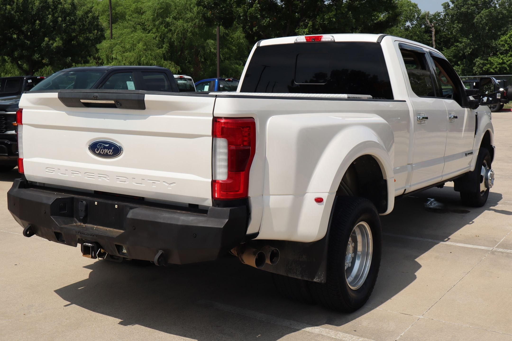 Used 2019 White Platinum Clearcoat Metallic Ford Lariat image 3