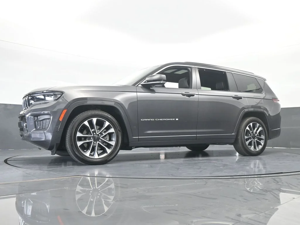Used 2024 Baltic Gray Metallic Clearcoat Jeep Overland image 61