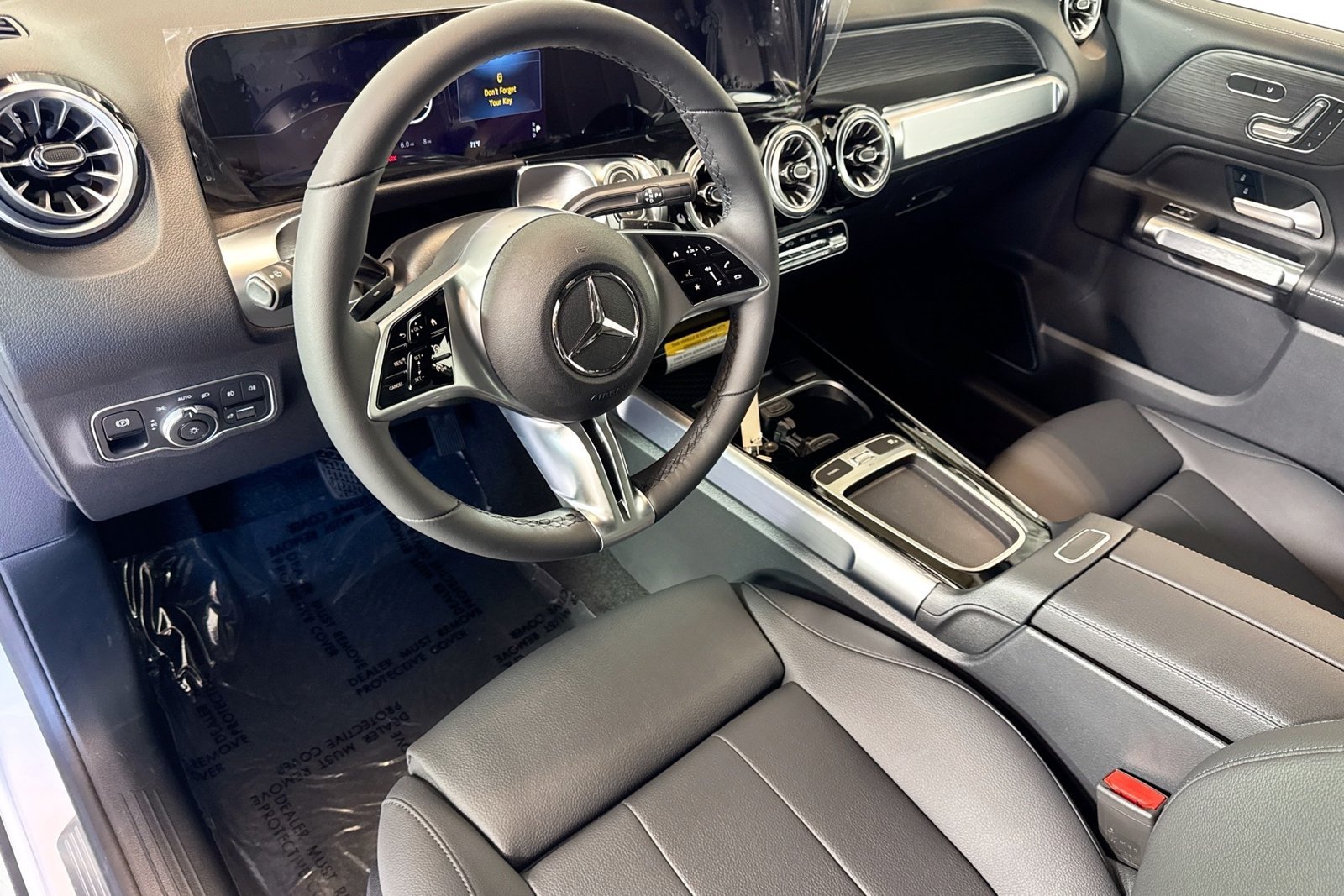 New 2026 Polar White Mercedes-Benz GLB 250 image 9