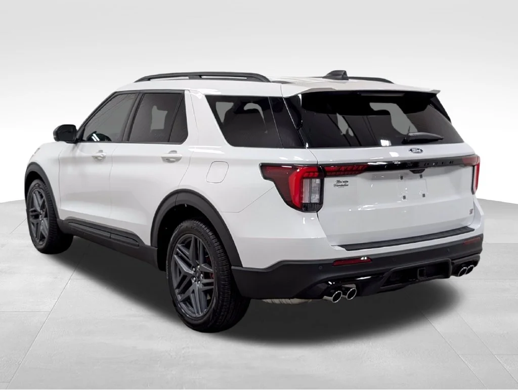 New 2027 Star White Metallic Tri-Coat Ford ST image 25