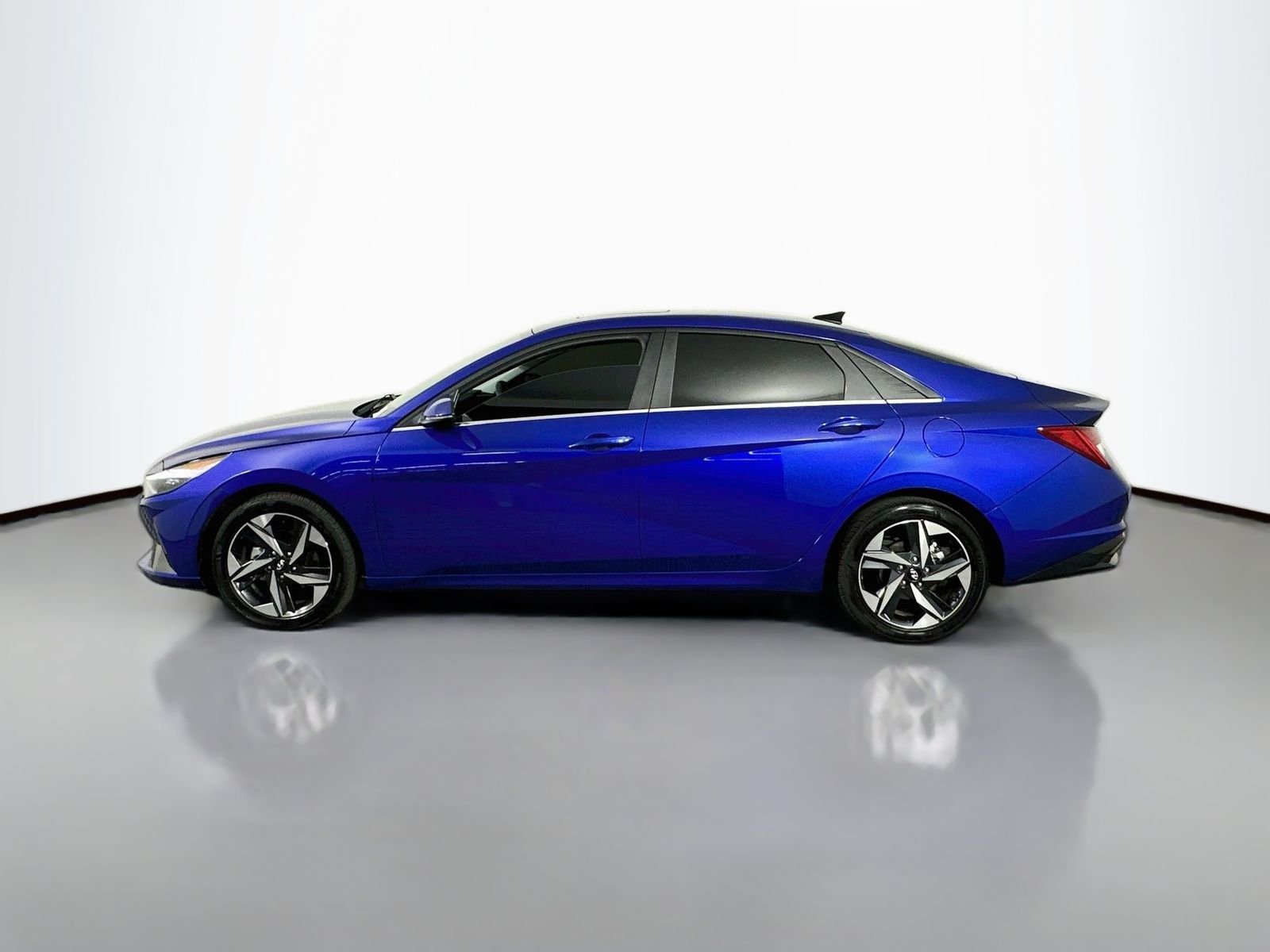 Used 2023 Intense Blue Hyundai Limited image 4