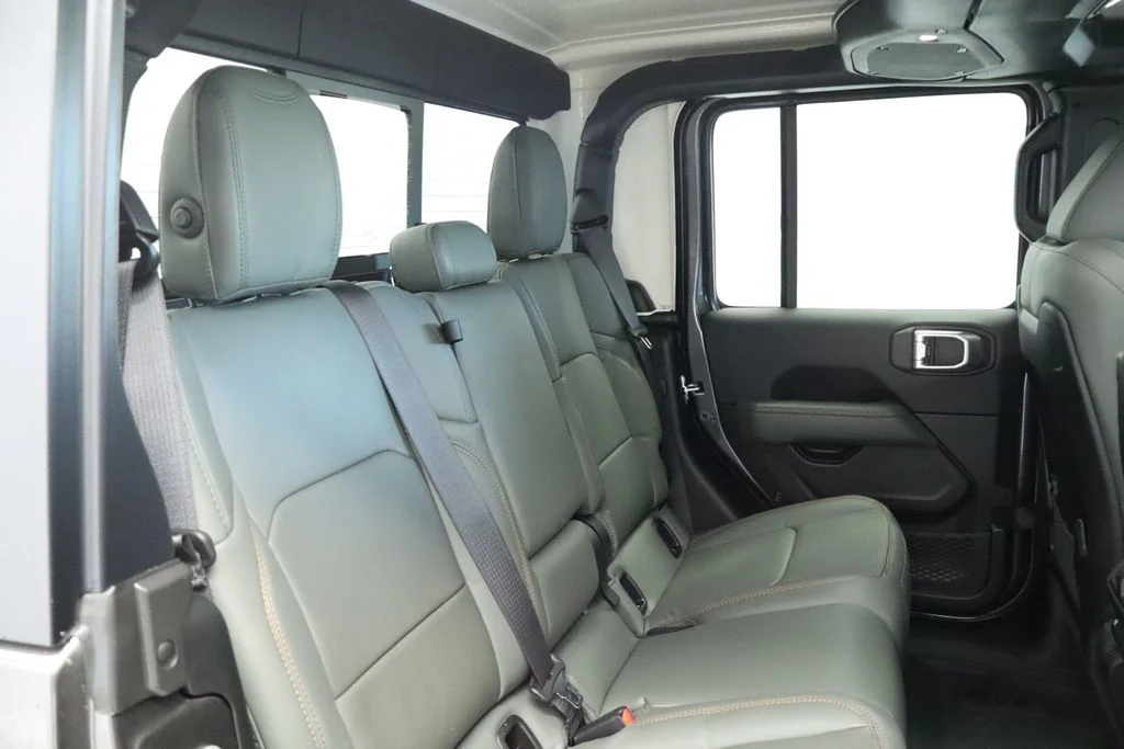 New 2026 Granite Crystal Metallic Clearcoat Jeep Mojave image 23