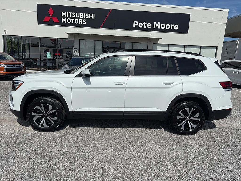 New 2026 Opal White Pearl Volkswagen 2.0T SE FWD image 3