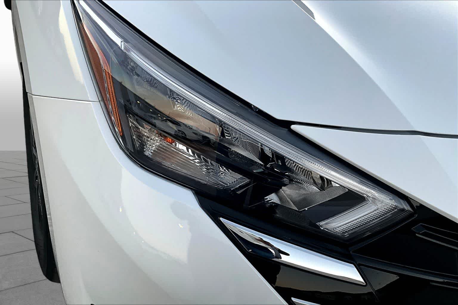 2025 Nissan Versa Sedan SV - Photo 18