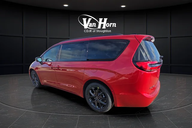 New 2026 Red Hot Pearl-Coat Exterior Paint Chrysler Select image 3