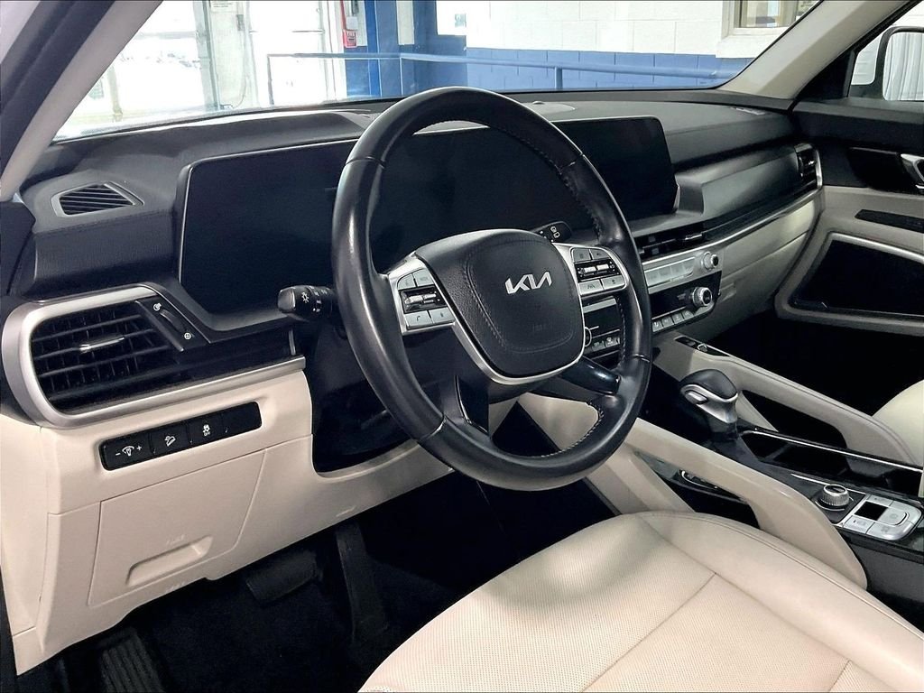 Used 2023 White Kia S image 8