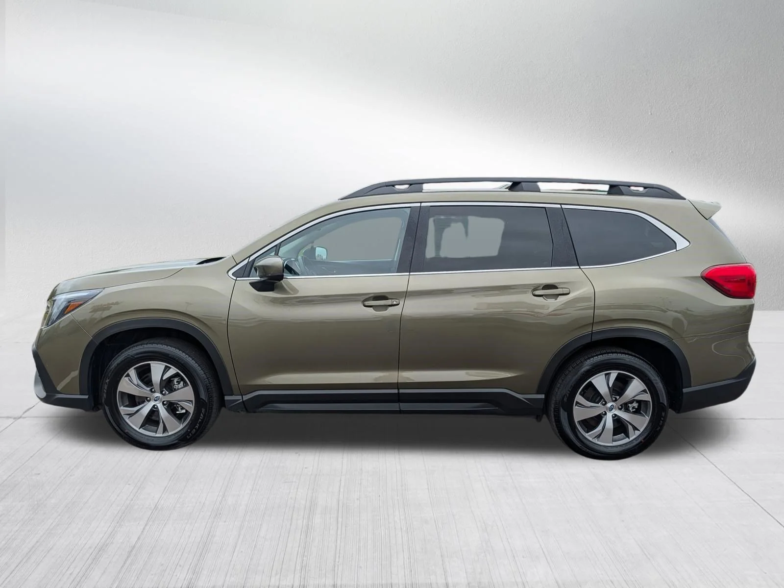 Used 2025 Autumn Green Metallic Subaru Premium image 4
