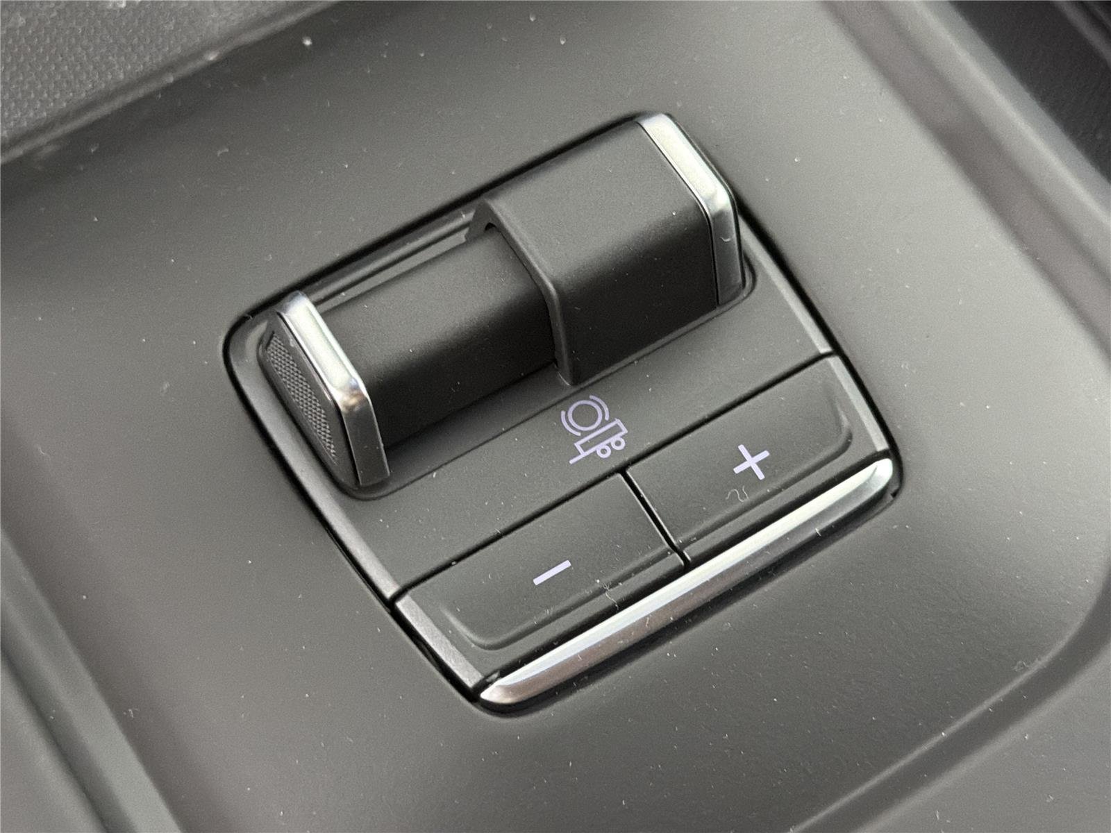 New 2026 Glacier White Tricoat GMC Denali Ultimate image 32
