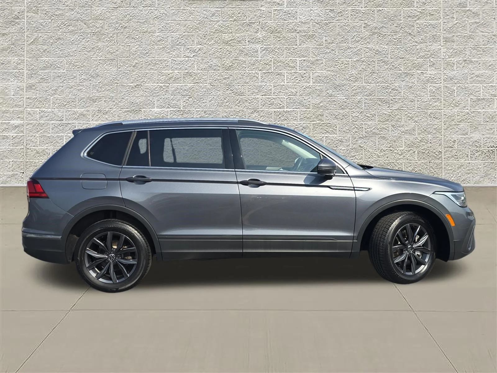 Certified Used 2023 Platinum Gray Metallic Volkswagen SE image 8
