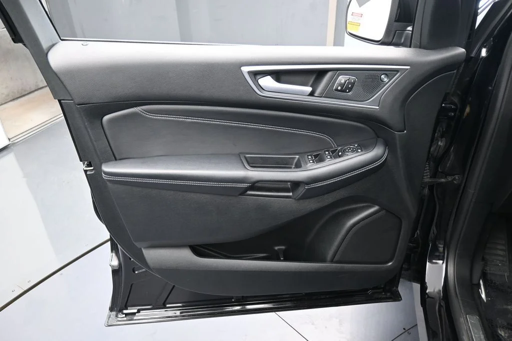 Used 2024 Black Metallic Ford Titanium image 13