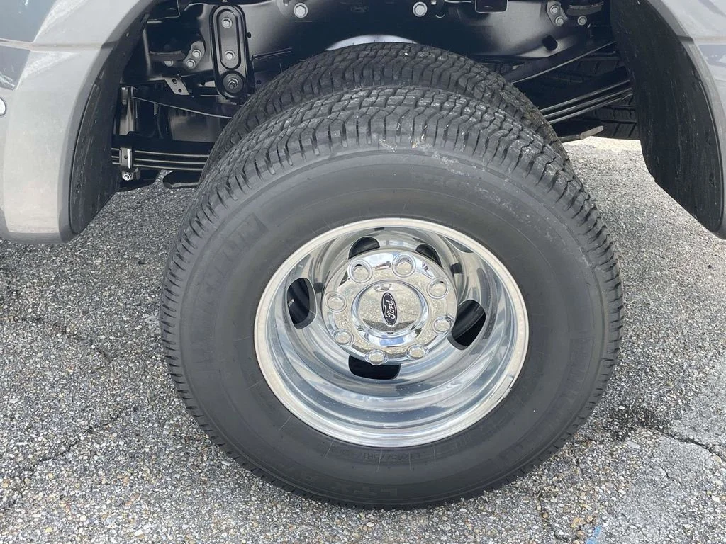 New 2026 Carbonized Gray Metallic Ford F-350® Lariat® image 9