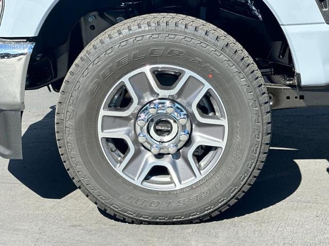 New 2026 Glacier Gray Metallic Tri-Coat Ford F-250® Lariat® image 51