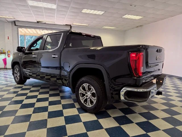 Used 2024 Onyx Black GMC SLT image 5