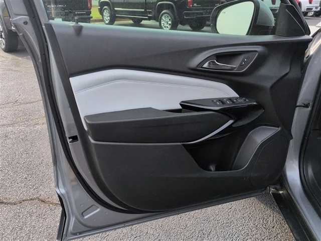 Used 2025 Sterling Gray Metallic Chevrolet LT image 21