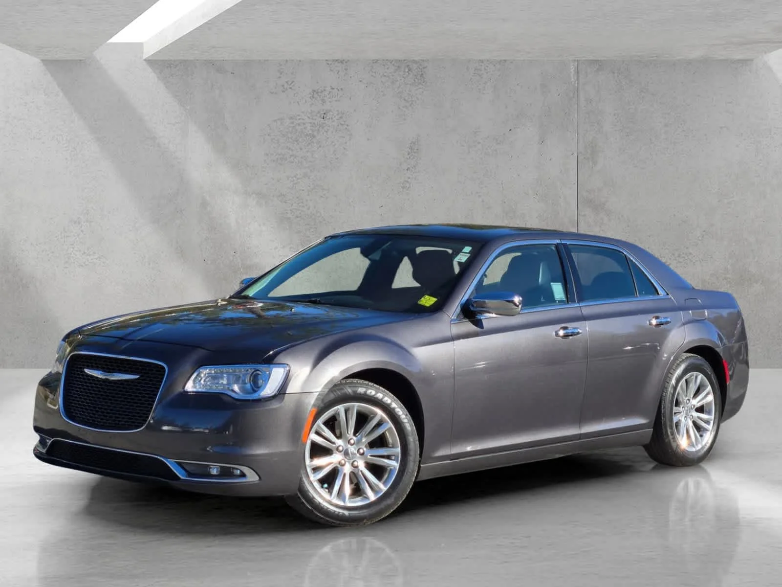 Used 2016  Chrysler 300C image 7