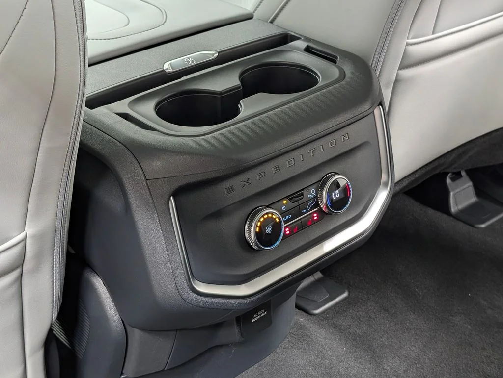 New 2027 Star White Metallic Tri-Coat Ford MAX Platinum image 17