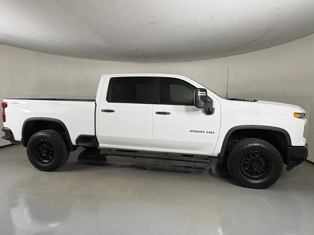 Used 2024 White Chevrolet Custom image 9