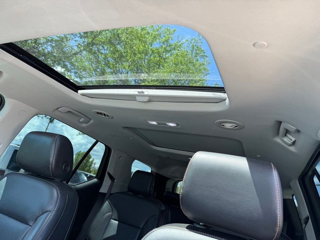 Used 2018 Summit White Chevrolet 3LT image 25