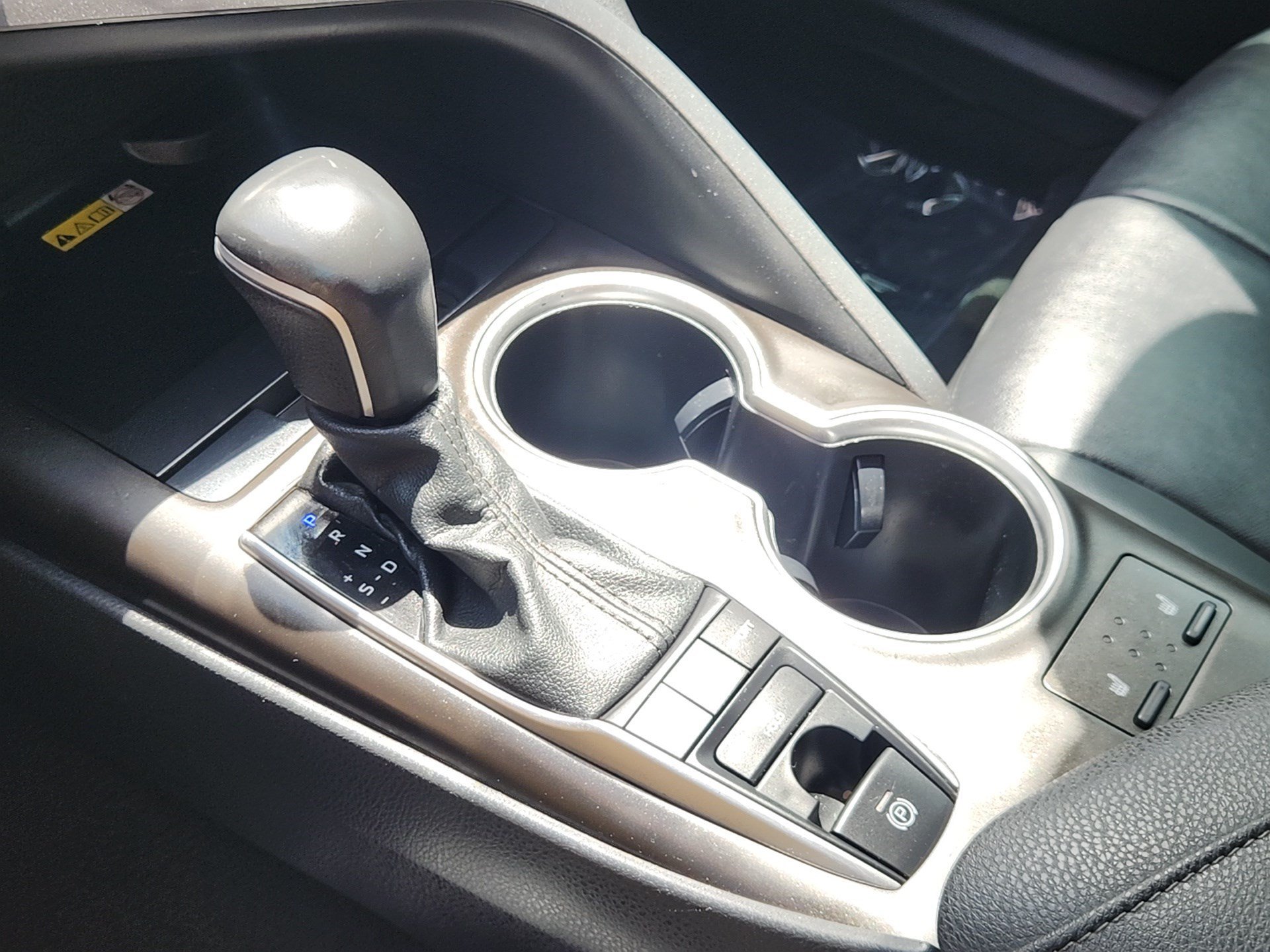 2022 Toyota Camry XLE - Photo 17
