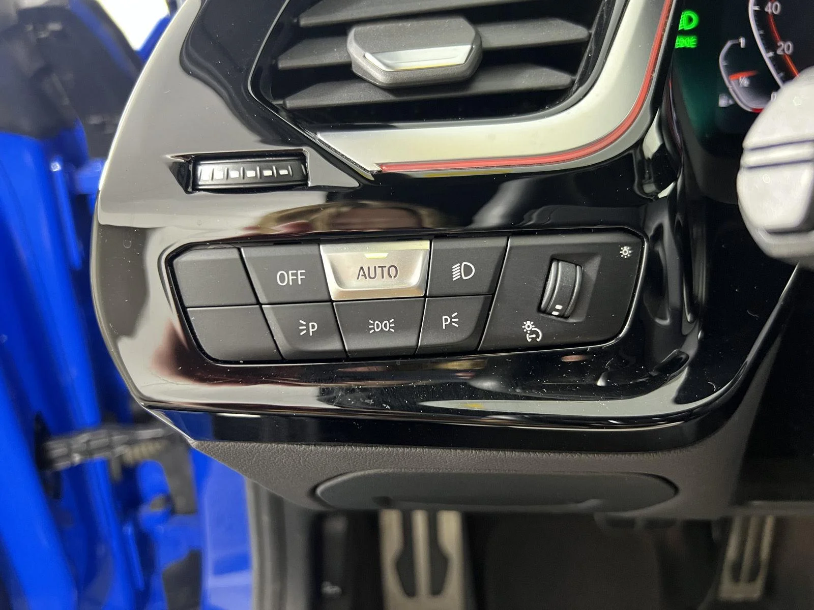 Used 2019 Misano Blue Metallic BMW sDrive30i image 16