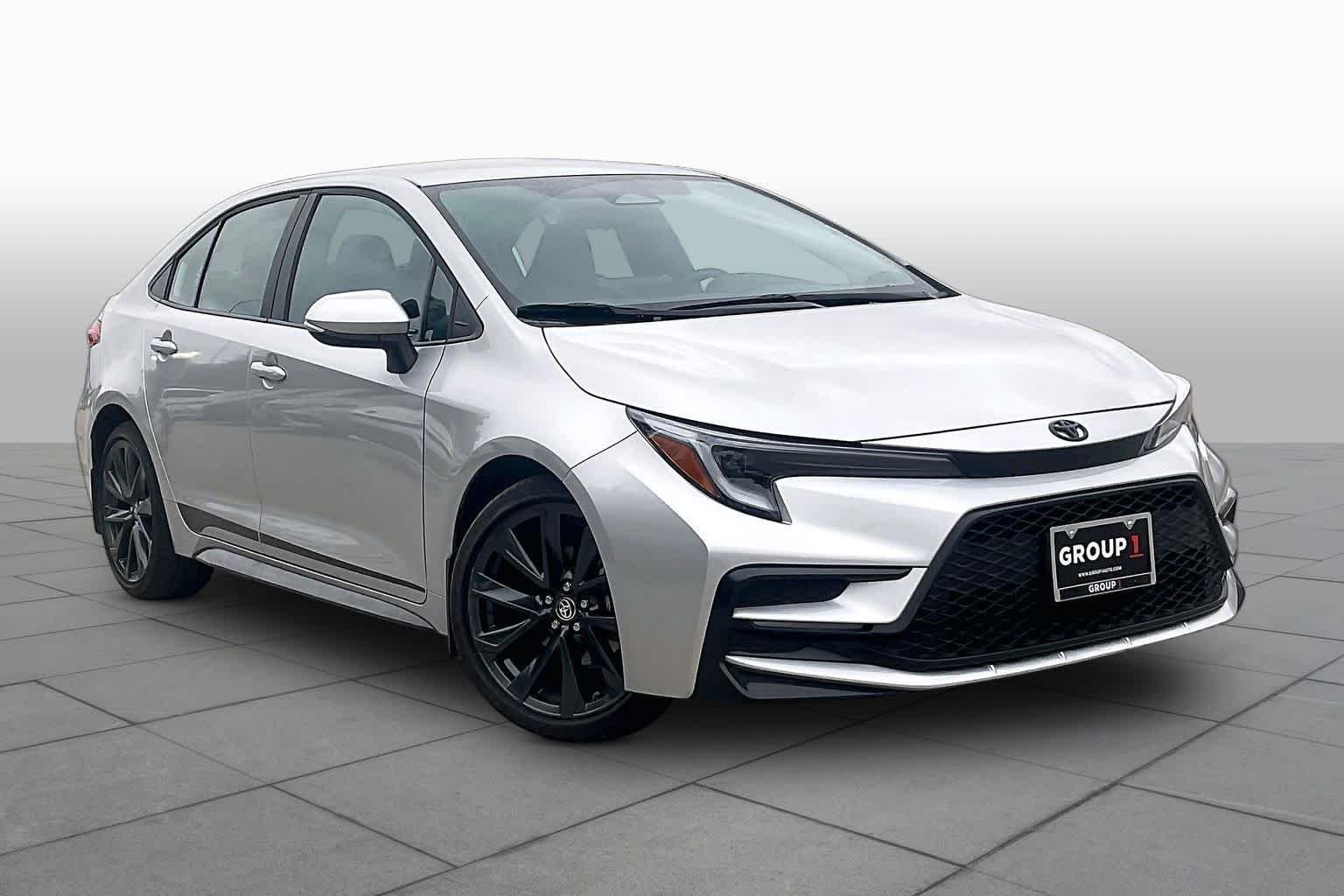 Used 2025 Classic Silver Metallic Toyota SE image 3