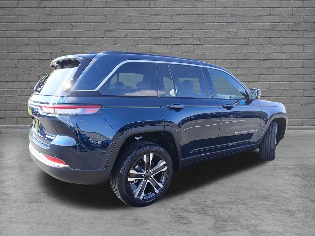 New 2027 Fathom Blue Pearlcoat Jeep Limited image 5