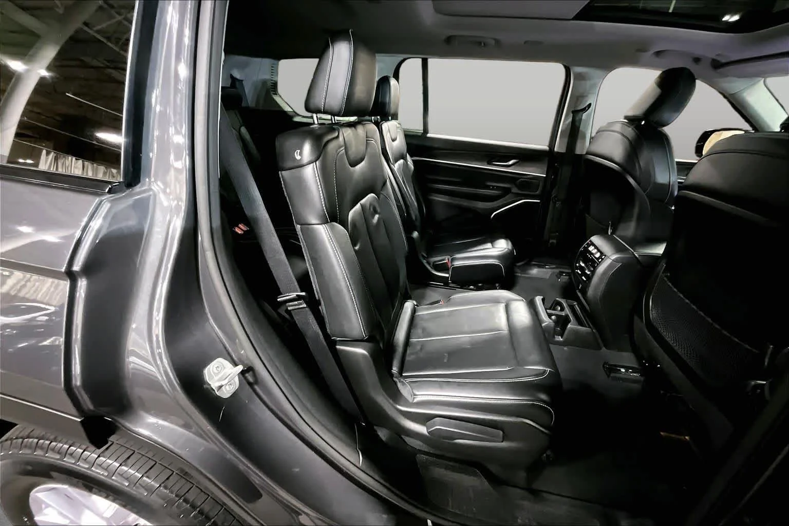 Used 2022 Baltic Gray Metallic Clearcoat Jeep Limited image 20