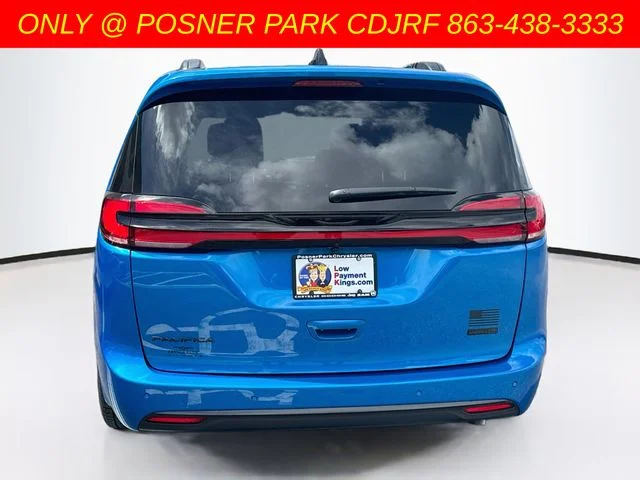 New 2027 Hydro Blue Pearl-Coat Exterior Paint Chrysler Select image 6