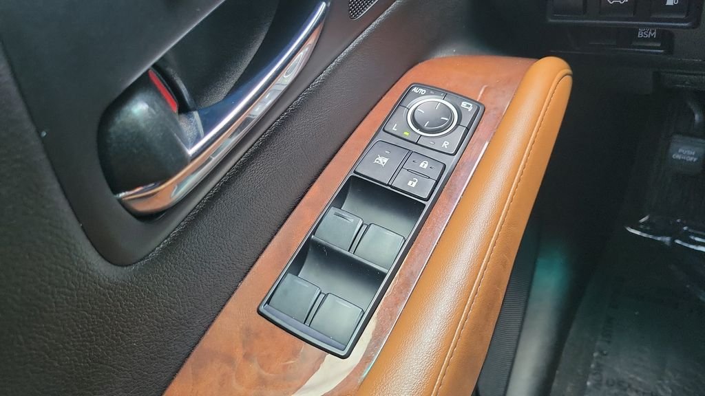 Used 2014  Lexus 350 image 19