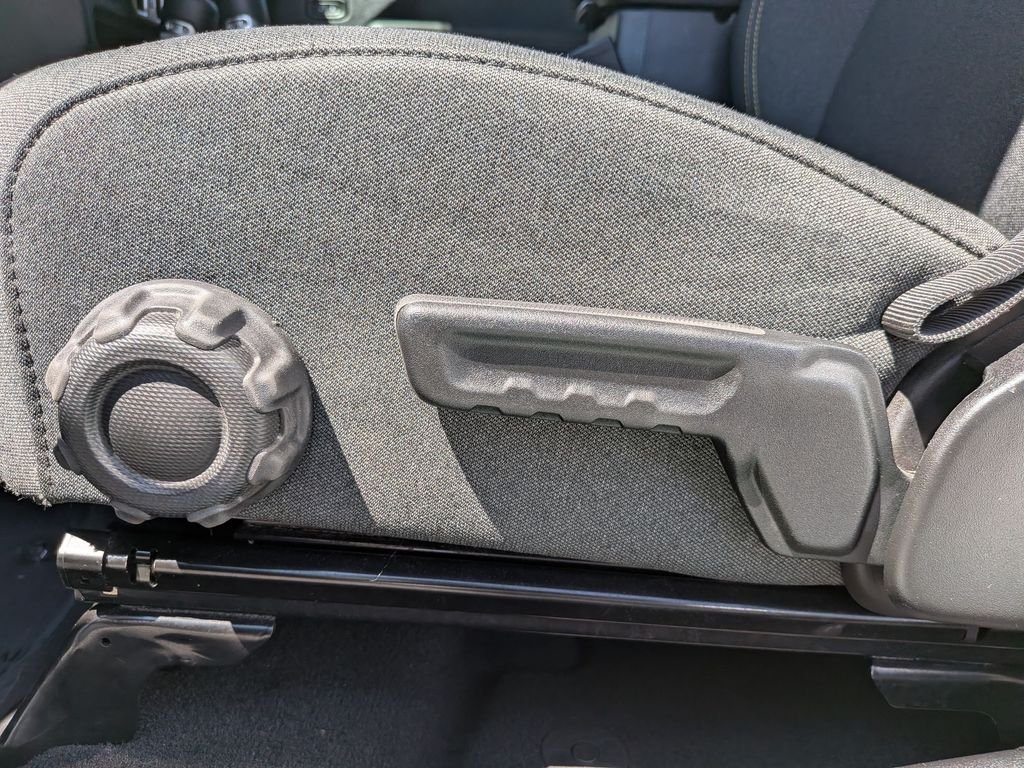2025 Jeep Wrangler 4-Door Sahara - Photo 17