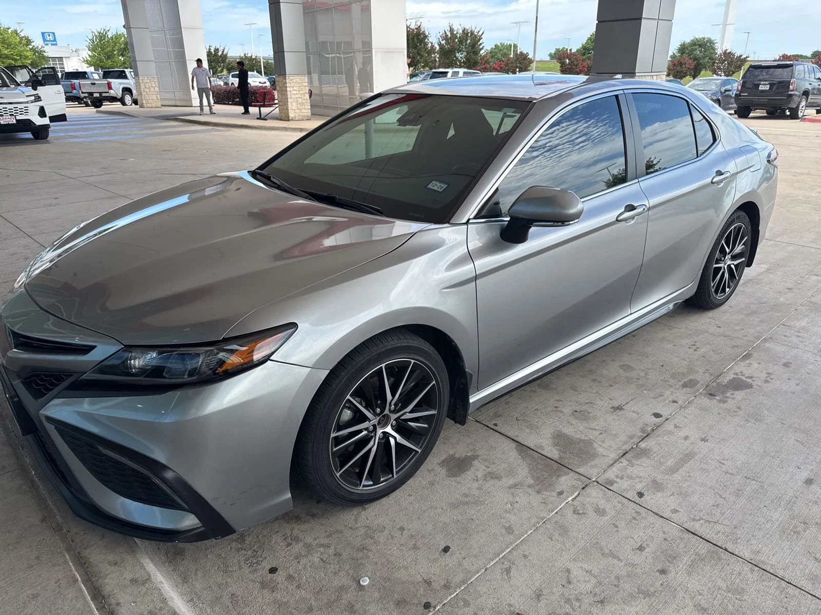 2024 Toyota Camry SE's photo