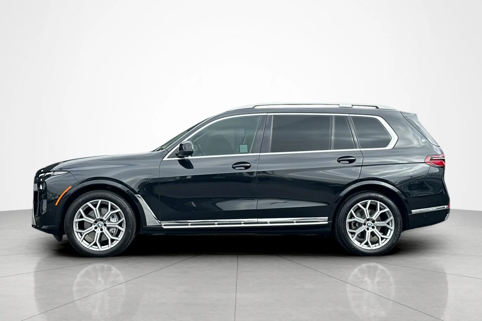 Used 2026 Black Sapphire Metallic BMW xDrive40i image 2