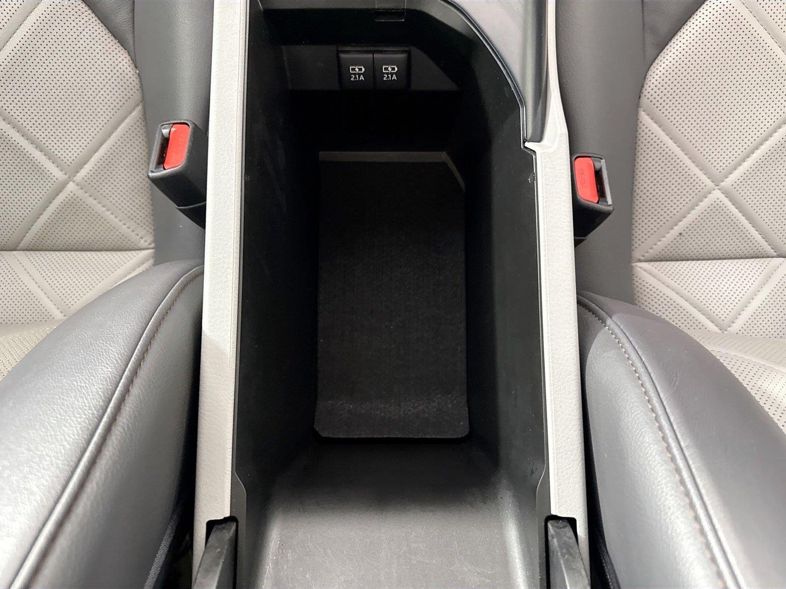 Used 2018 Predawn Gray Mica Toyota XLE image 33