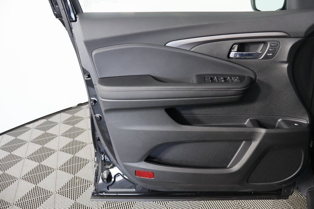 New 2026 Crystal Black Pearl Honda RTL image 7