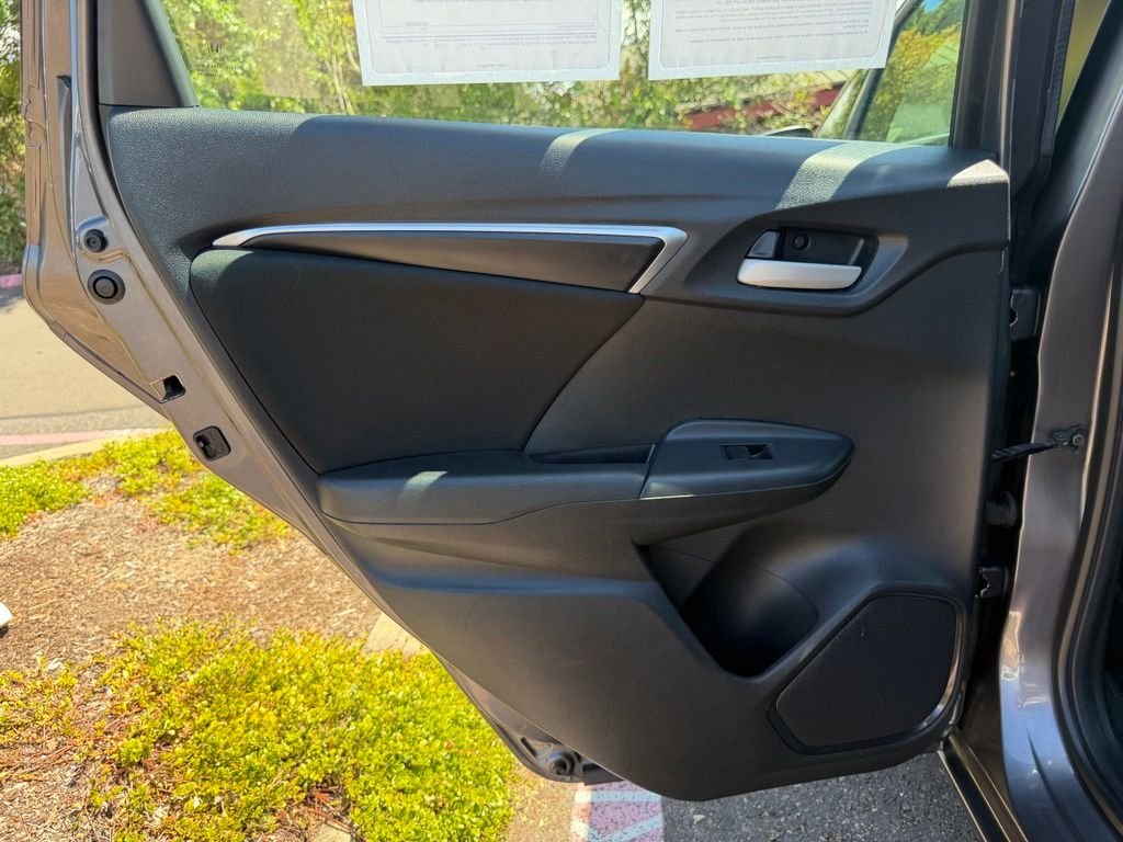 Used 2015  Honda LX image 27