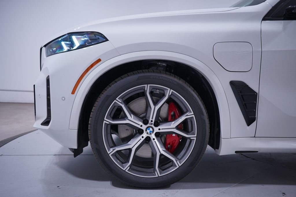 New 2026 Alpine White BMW xDrive50e image 2
