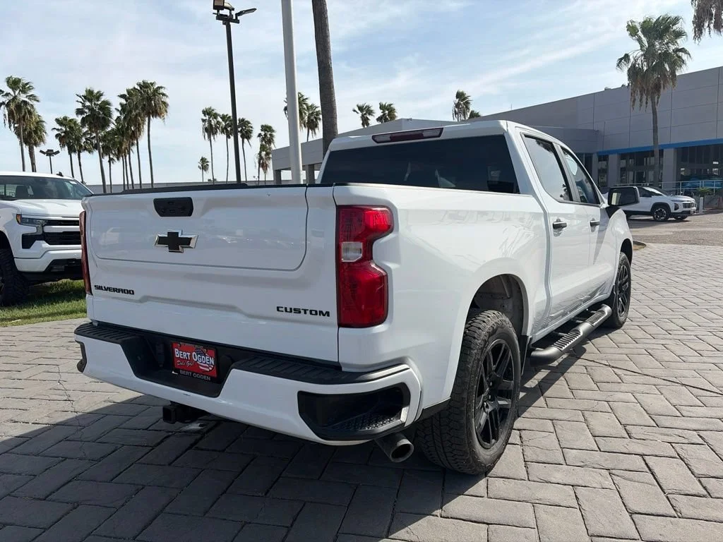 Used 2025 Summit White Chevrolet Custom image 4