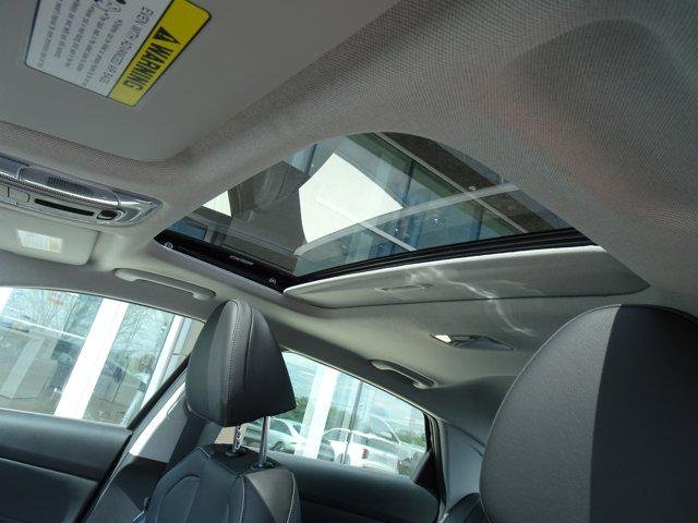 2025 Hyundai Elantra Limited - Photo 10