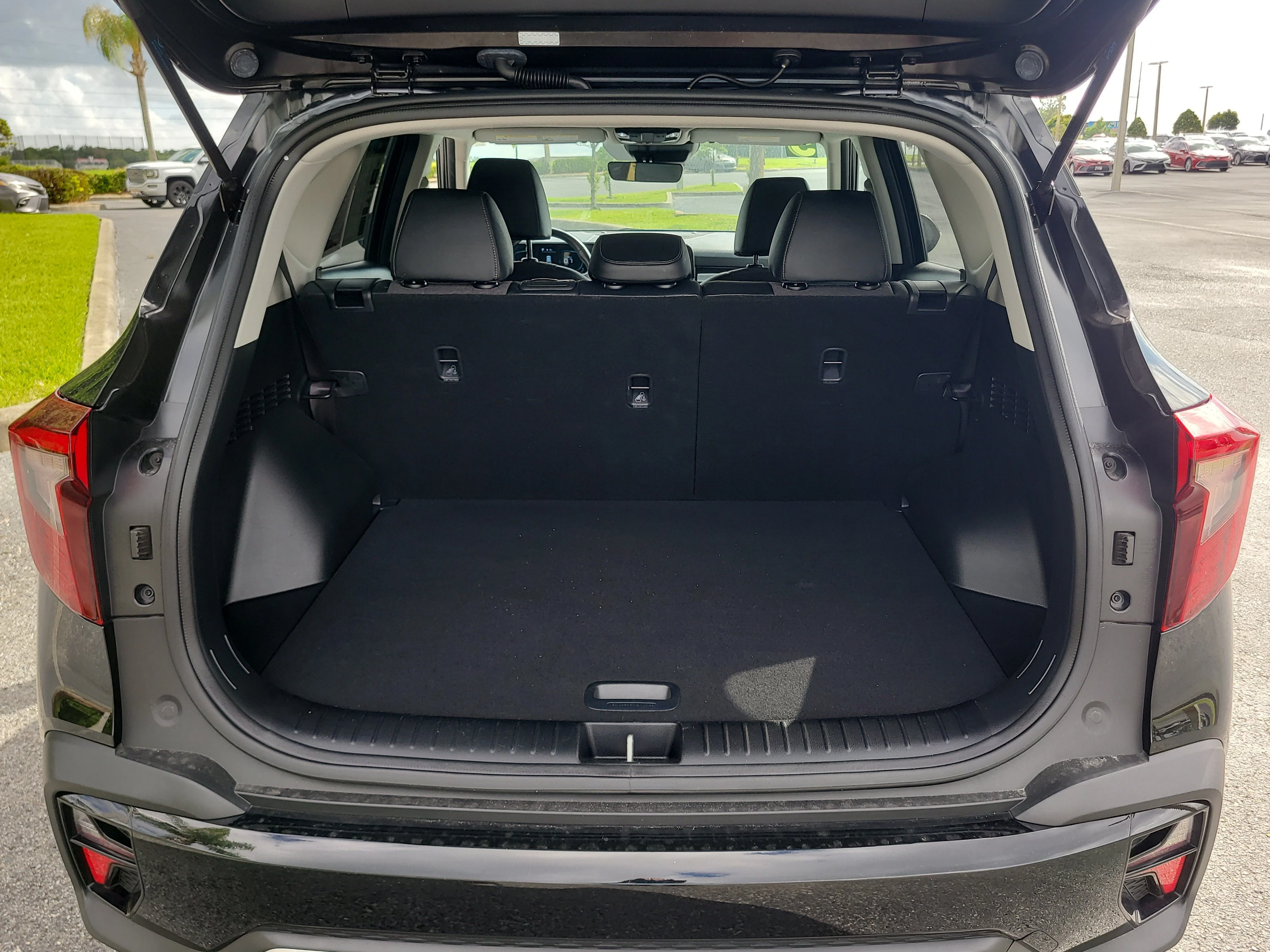 Used 2025 Fusion Black Kia S image 10