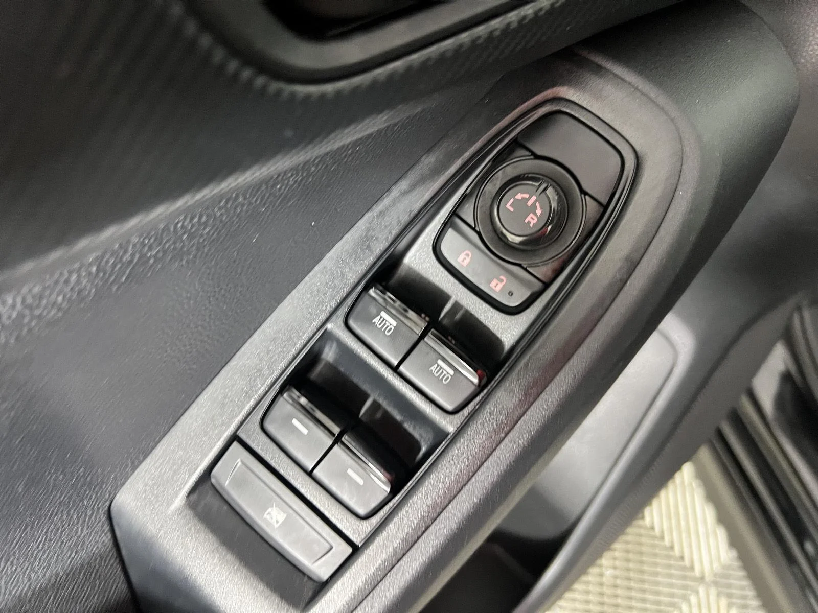Used 2024 Crystal Black Silica Subaru Base image 13