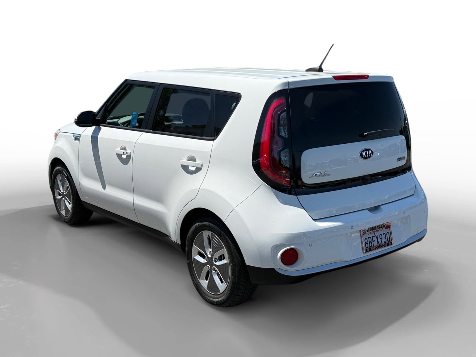Used 2017 Clear White Kia Plus image 3