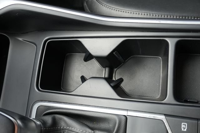 Used 2022 Black Kia EX image 39