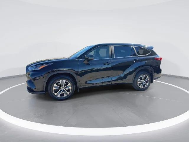 Used 2023 Black Toyota XLE image 4