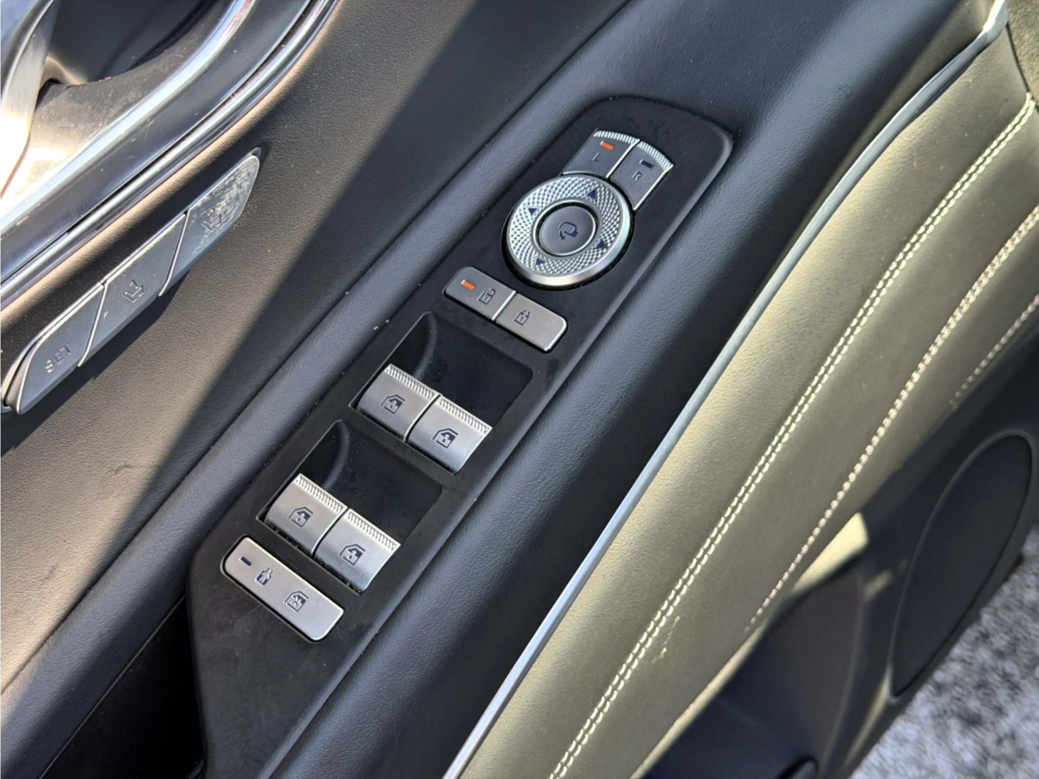 Used 2025 Savile Silver Genesis 2.5T Standard image 19