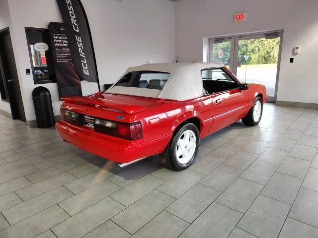 Used 1992 Red Ford LX image 7