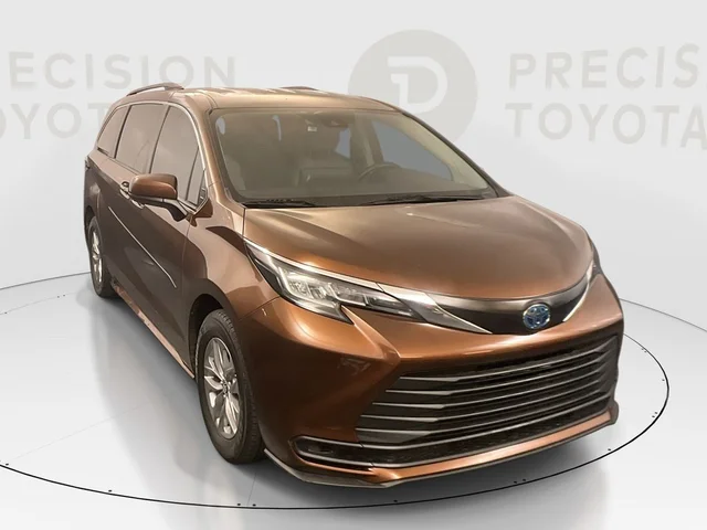 2022 Toyota Sienna LE