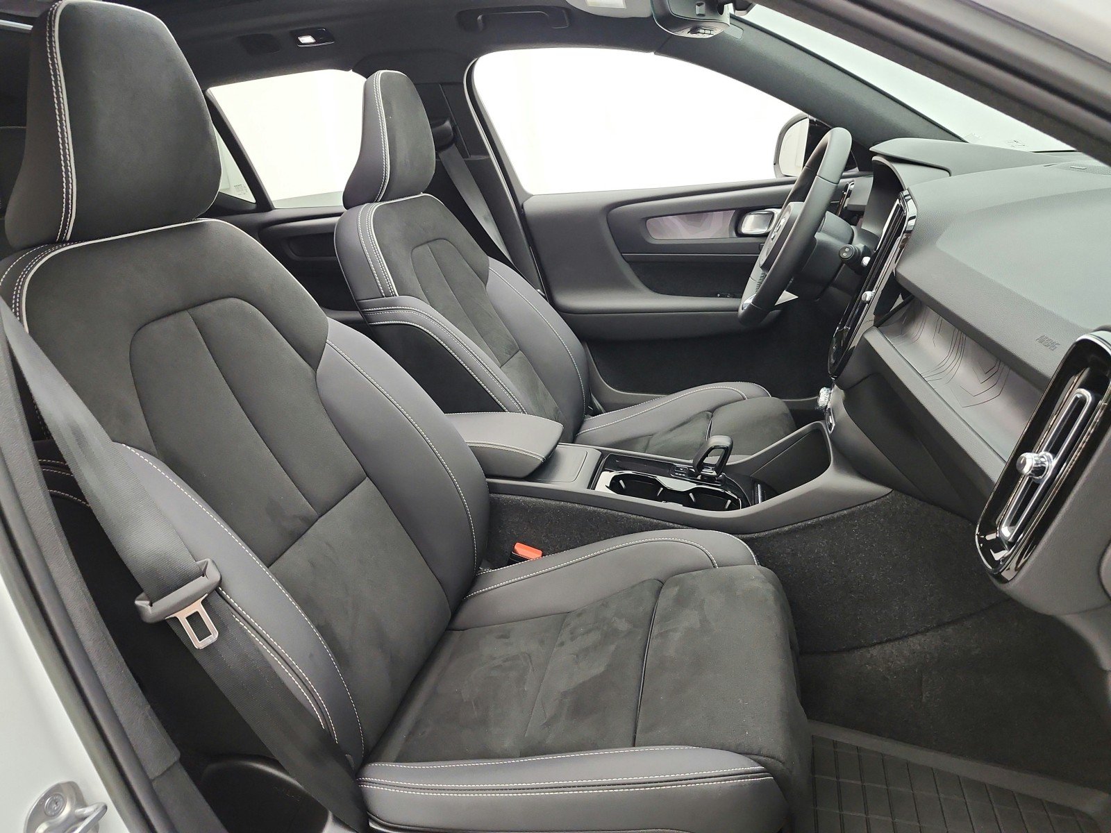 Used 2023 Crystal White Metallic Volvo Ultimate image 19