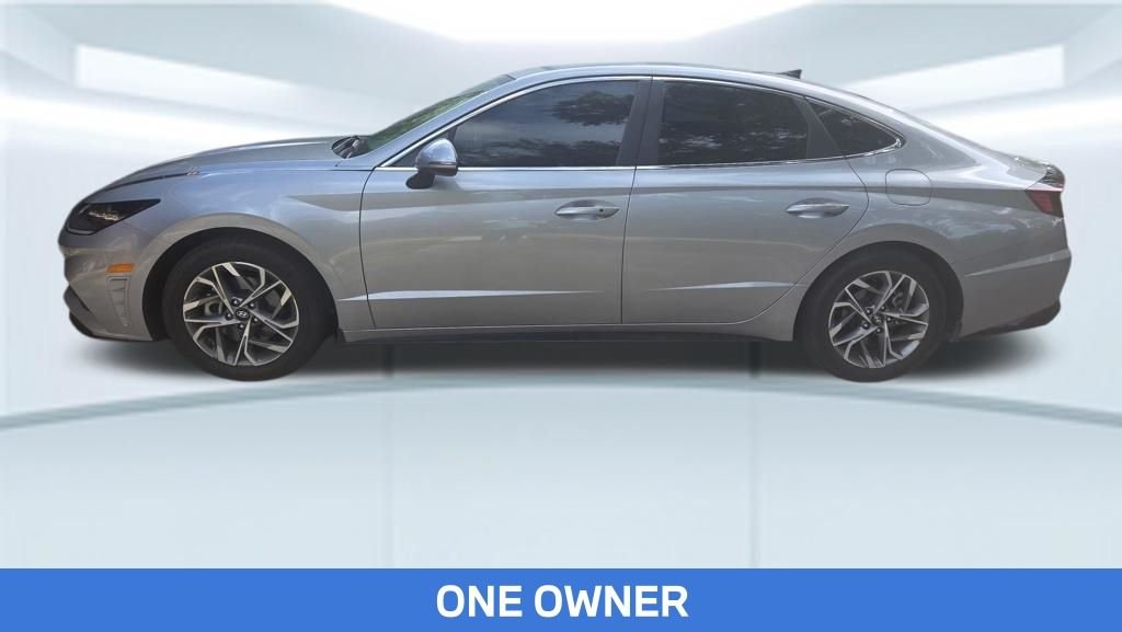 Used 2023 Silver Hyundai SEL image 2